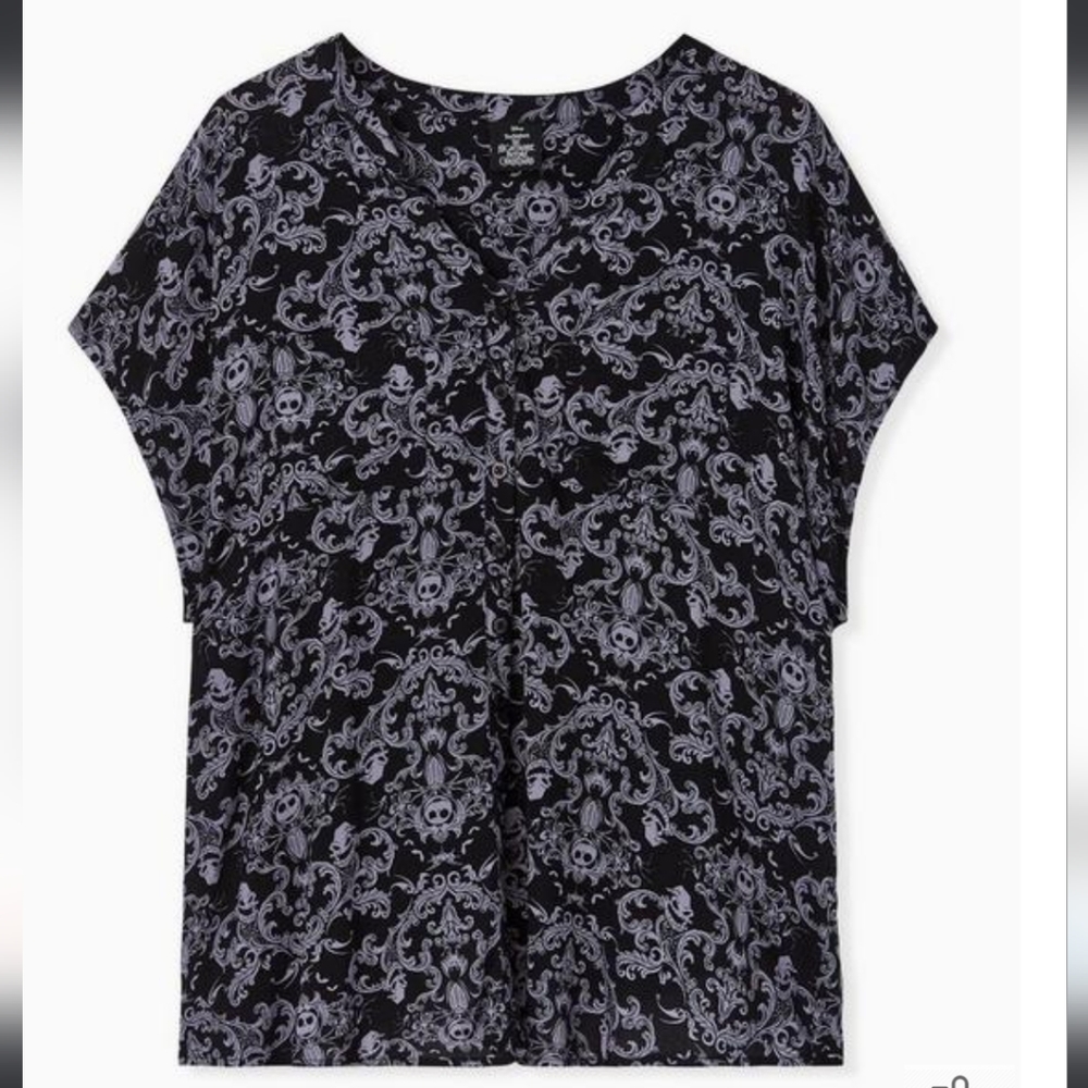 Torrid / Disney - Nightmare Before Christmas top size 2 V-neck button down